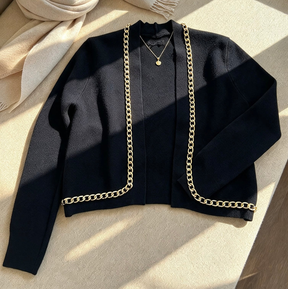 Gold chain cardigan black