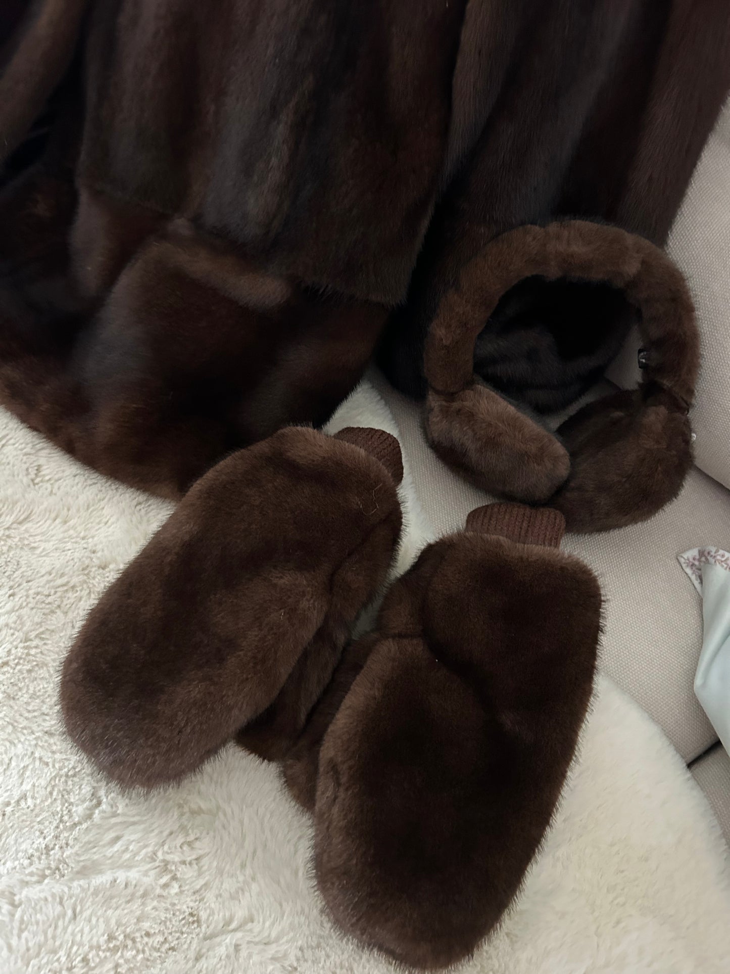Faux fur mittens