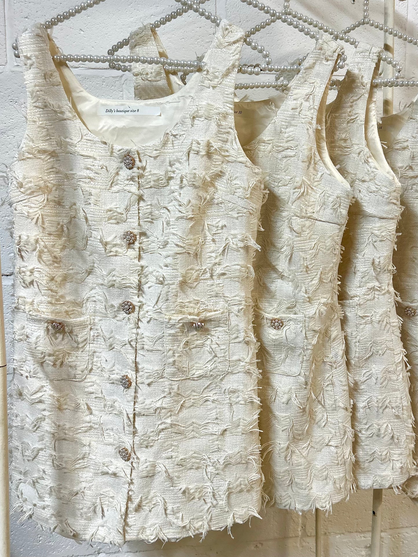 Sleeveless minidress pearl button